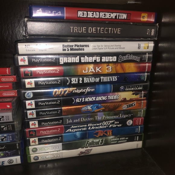 PS3 Console and 2 controlers - Picture 6 of 11